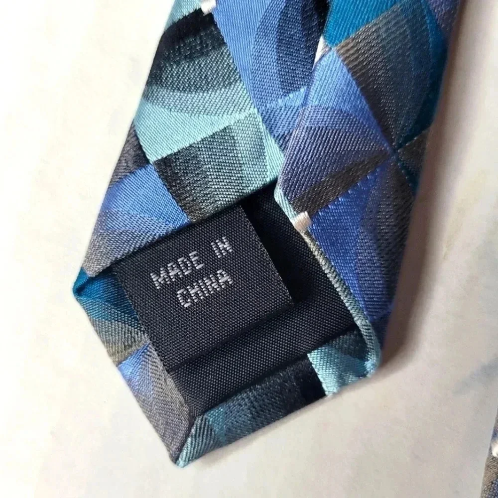 Van Heusen Men's Geometric Pattern Necktie *